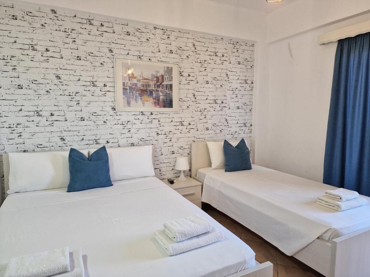 Hotel White