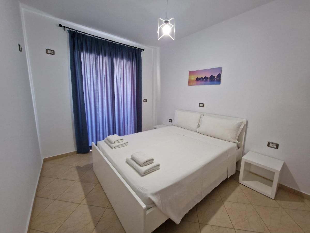 Hotel White