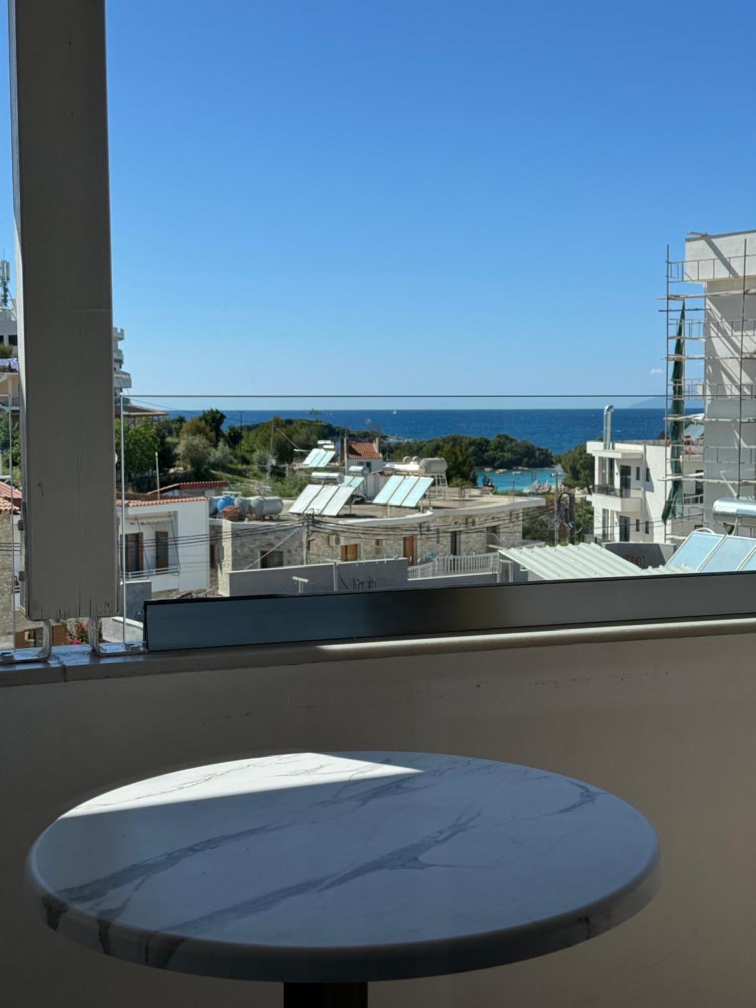 Hotel White