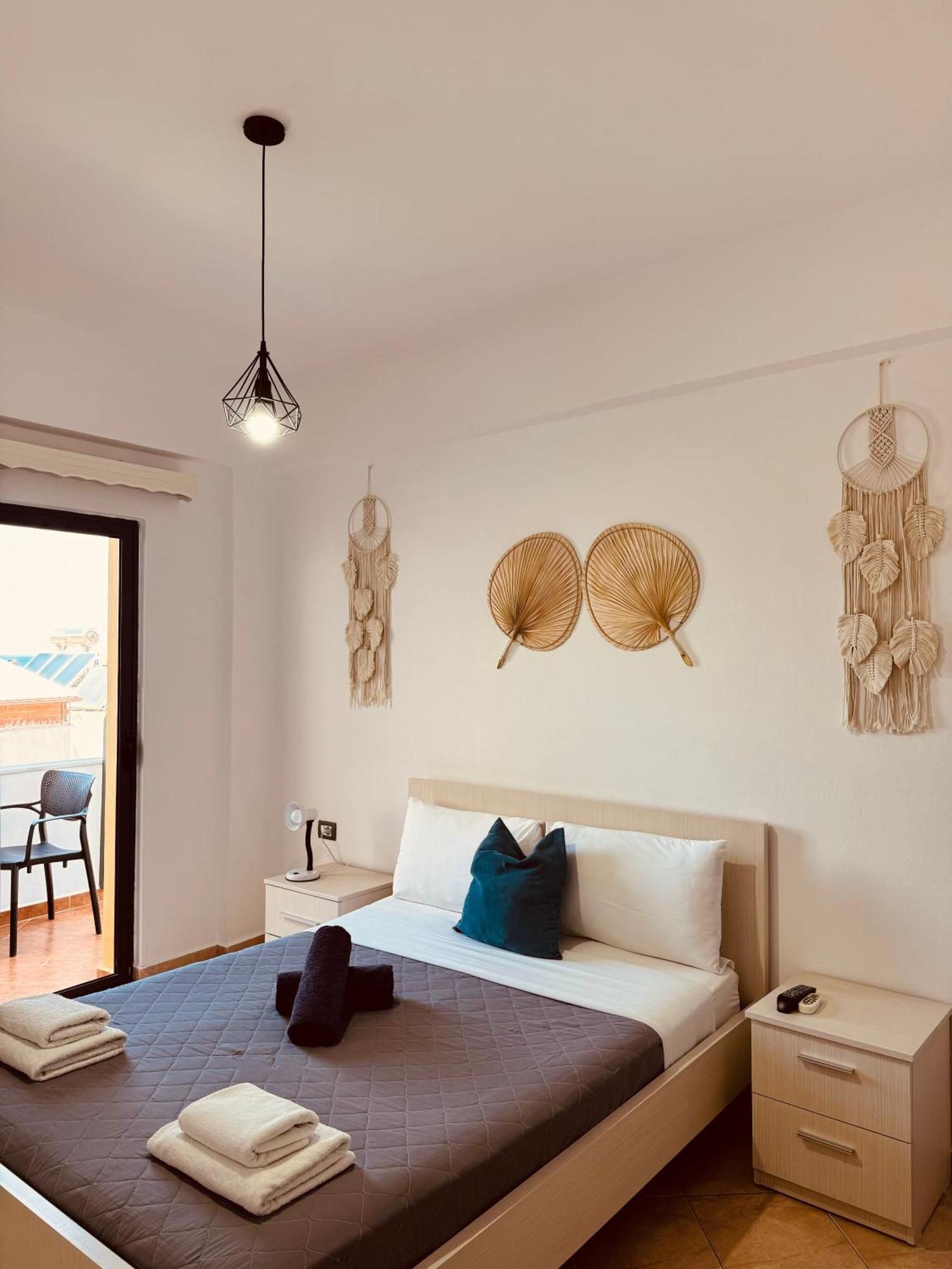 Hotel White