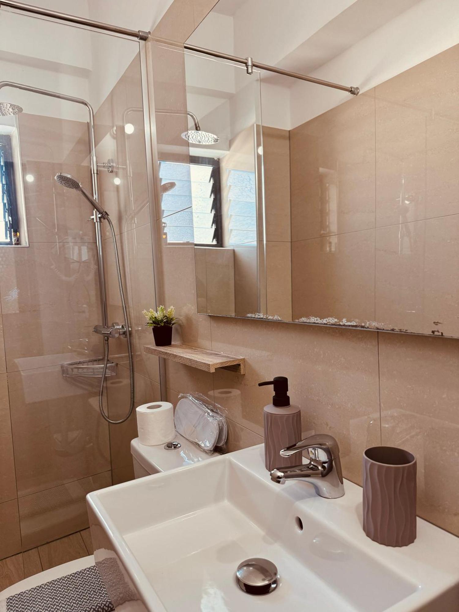 White Hotel Ksamil